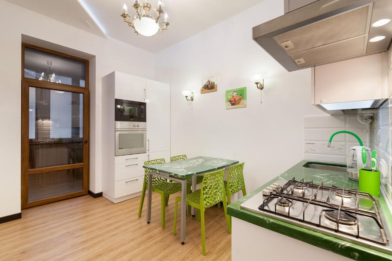 Leogrand Apartment On Doroshenka 38 Lviv Exterior photo