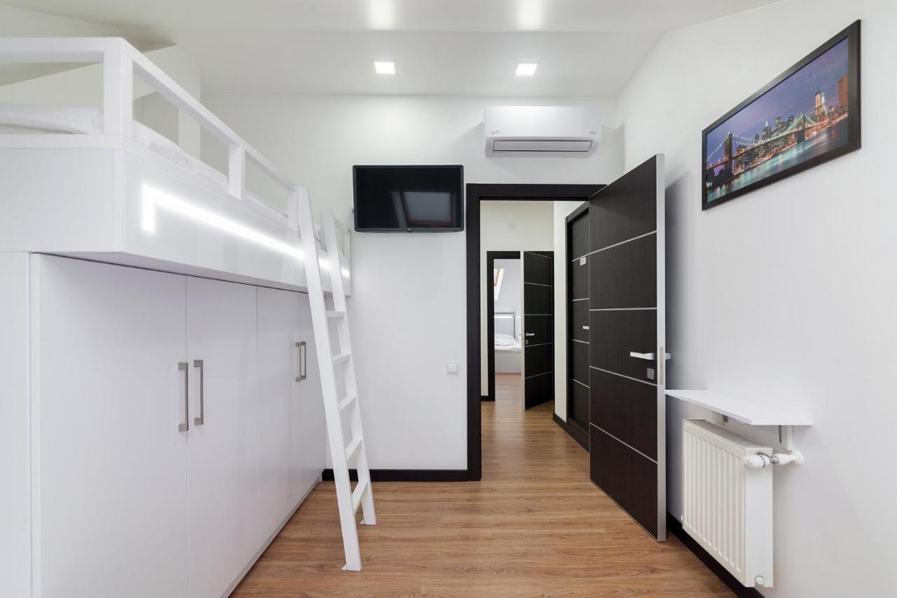 Leogrand Apartment On Doroshenka 38 Lviv Exterior photo
